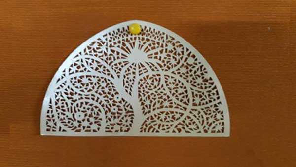 紙張激光鏤空機是專門為紙制品工業研制的新型加工設備(圖2)