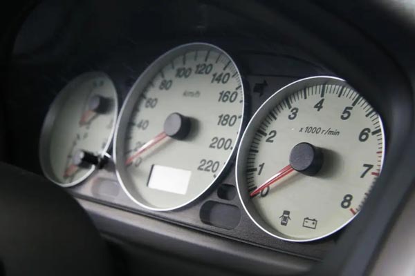 汽車標識logo都是如何進行打標的？答案是用激光打標機！