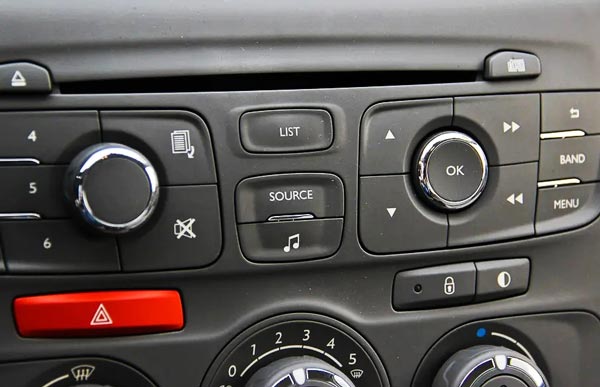 汽車標識logo都是如何進行打標的？答案是用激光打標機！(圖2)