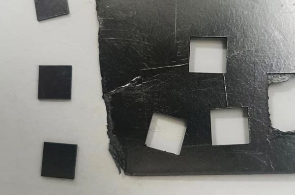 石墨片用什么切割呢？精密激光切割機！